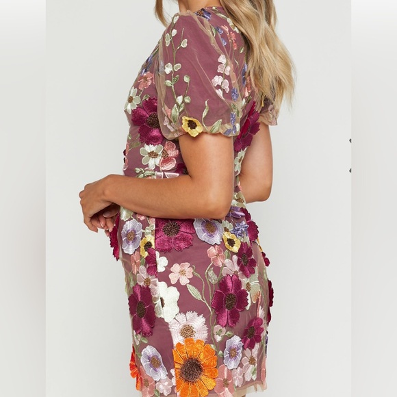 Gorgeous floral dress with magenta underlay - Picture 3 of 3